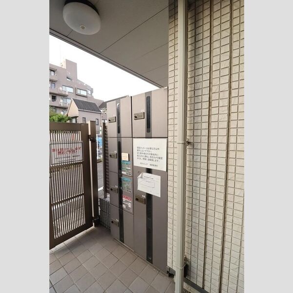 メゾン・ド・オーク306号室 宅配BOX