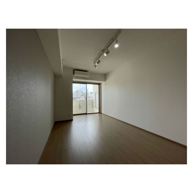 ミリアレジデンス北新宿0403号室 リビング