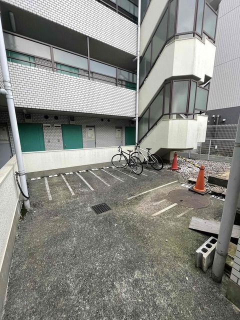 ハイタウン駒沢公園2階 駐輪場