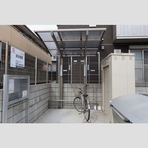 クオシス 駐輪場