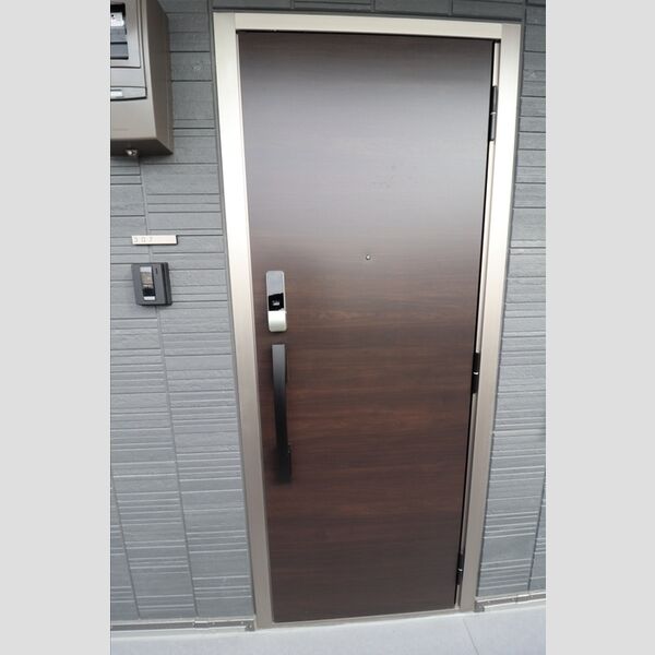 セレスティア白鳥307号室 玄関