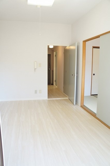 第２レクコーポ舞浜(E-048) リビング