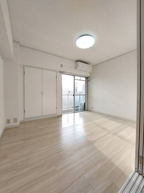 代田グリーンハイム こちらのリビングで趣味の時間をお楽しみください