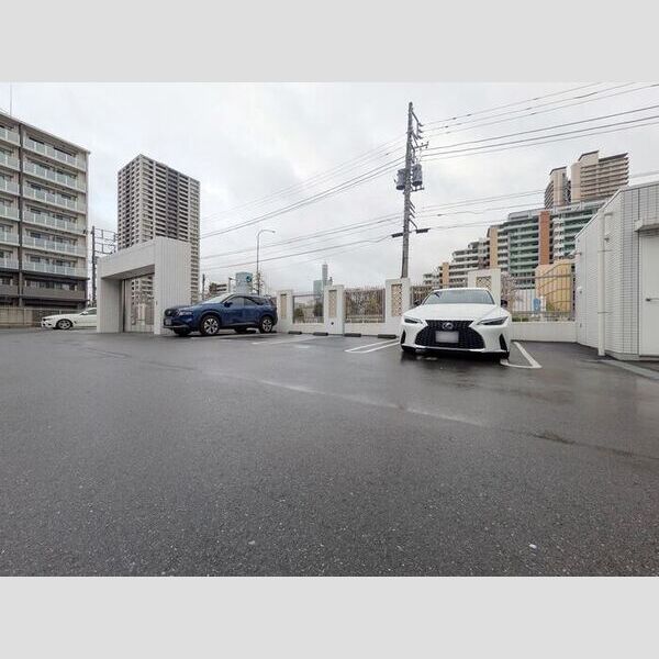 ソレイユ上落合 駐車場