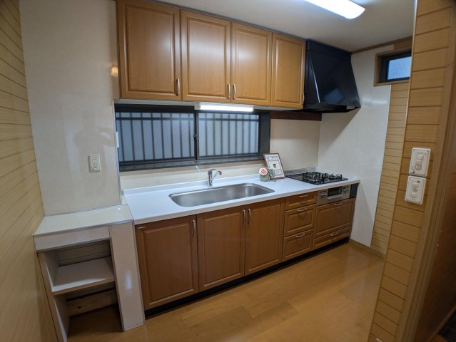 春風とひなたのパーチェ 広いシンクと3口ビルトインコンロで使いやすいシステムキッチン