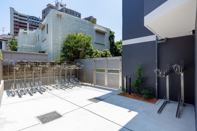 ドゥーエ梅屋敷4階 駐輪場