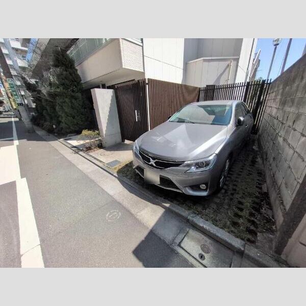 SUN RESIDENCE303号室 駐車場