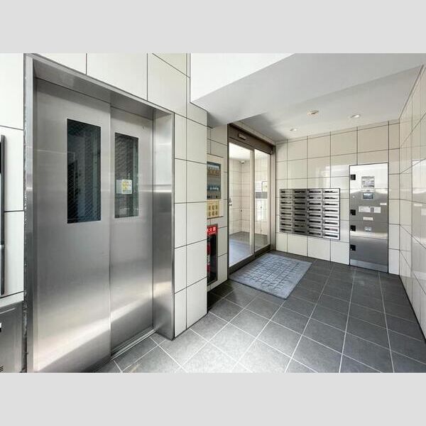 グレイスコート602号室 エントランス・エレベーター