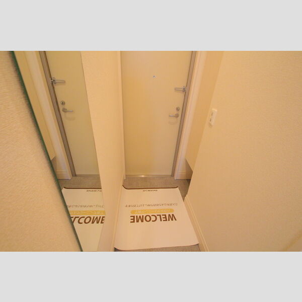 ルピナスA 玄関