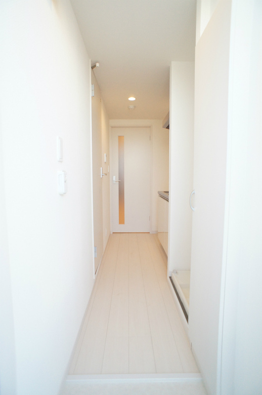 リブリ・踊場1階 玄関