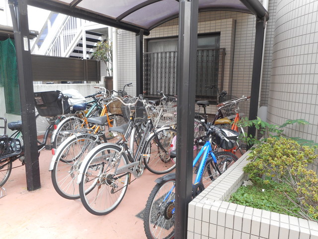 ハチホウマンション・桜丘0403号室 駐輪場