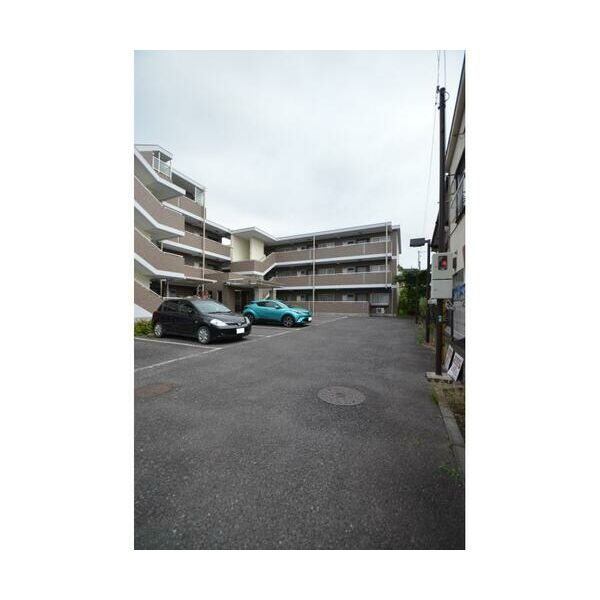 コーポレート武蔵境103号室 駐車場