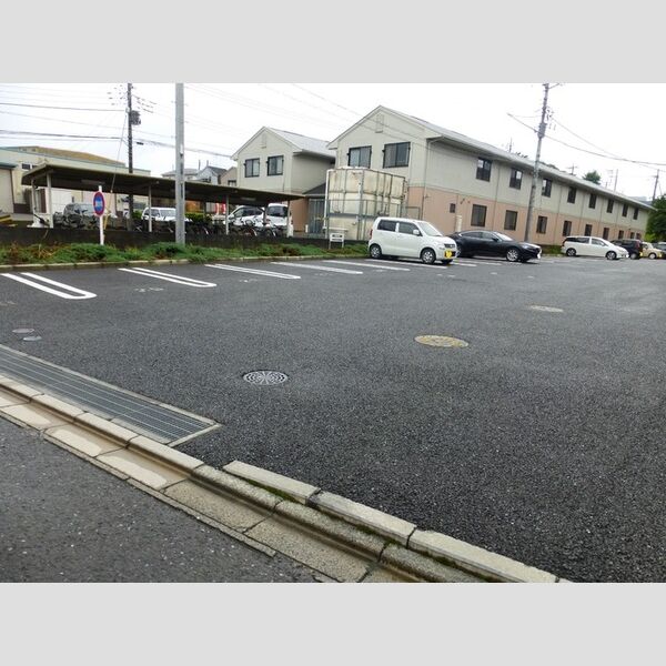 グリシーヌ　B 駐車場