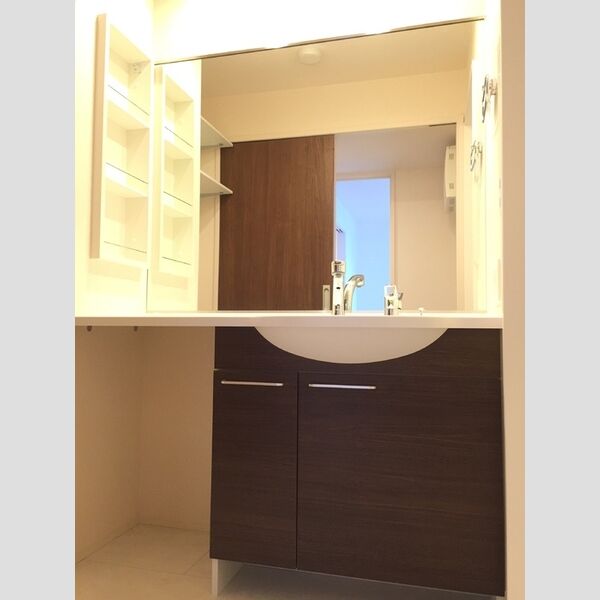 Anjewel デイリーで使う小物は 棚に収納できます♪  パウダールーム