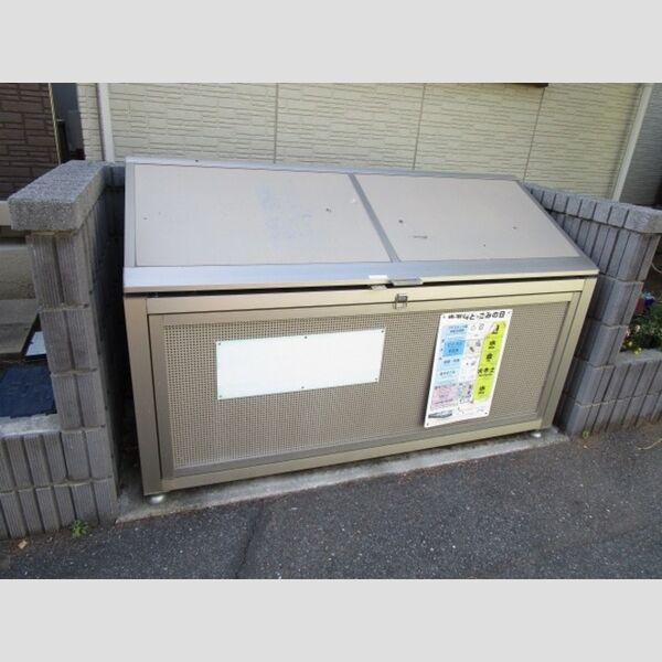 ルーチェ203号室 入居者専用ゴミストッカー