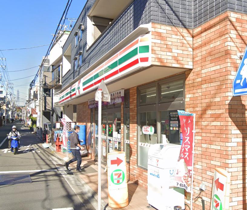グランデュール白楽101号室 【コンビニエンスストア】セブンイレブン 横浜白幡向町店まで91ｍ