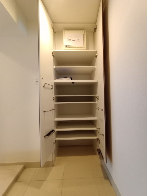クレイシア秋葉原ラグゼスウィート9階 収納