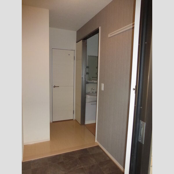 リビングタウン鍵山　A102号室 玄関