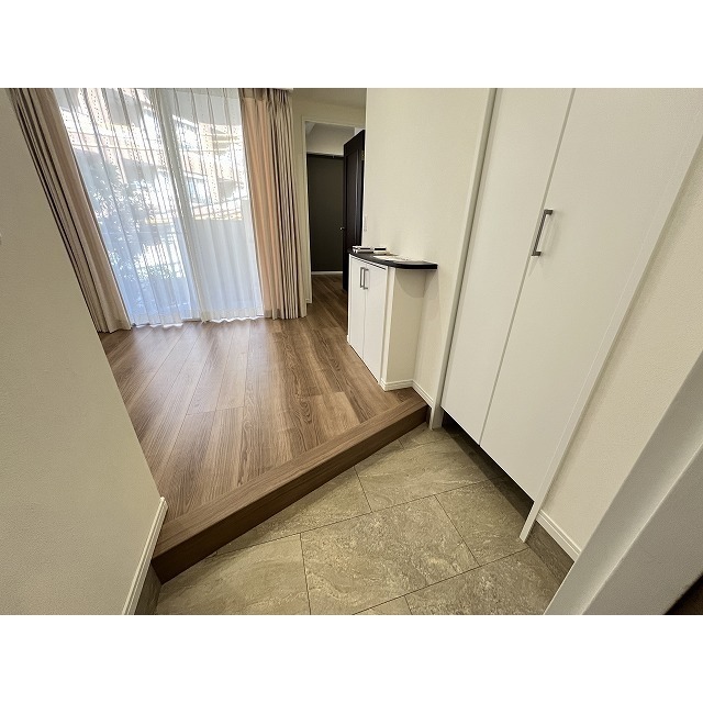 三田ハウス 玄関