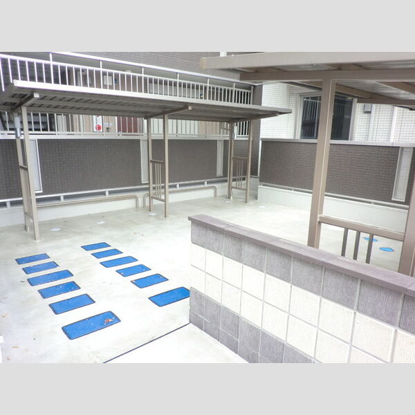 コーポスカイG 駐輪場