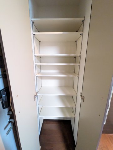 ブランノワール301号室 収納