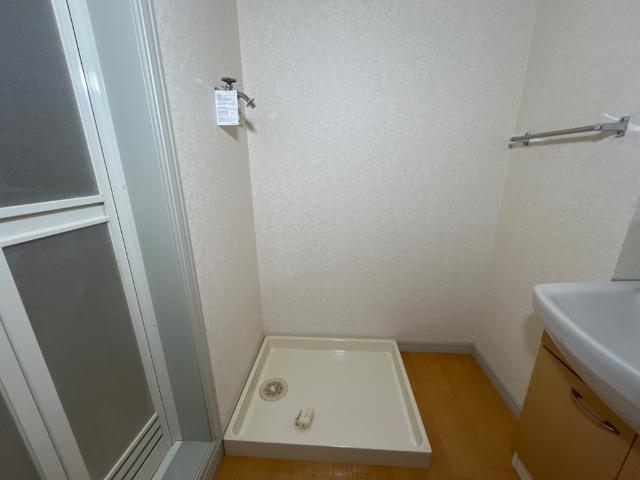 ファミール茅ヶ崎201号室 洗濯機置場