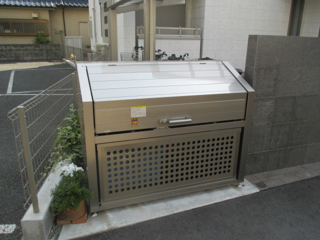 ロイヤル藤沢0102号室 ゴミ捨て場です