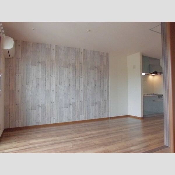 モナリエ飯泉 ■LDKのアクセントクロス■