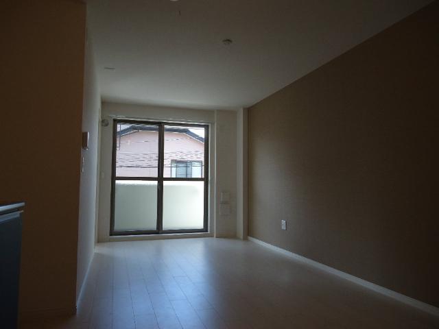 Ｃｈａｒｍｅ　Ｓｕｅｎａｇａ302号室 リビング