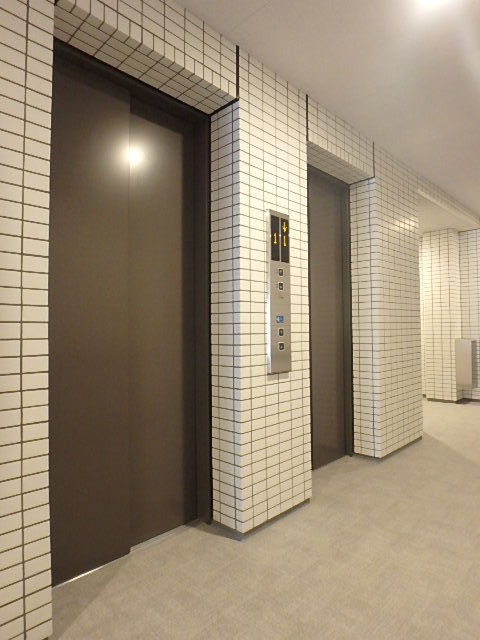 ガーラ上板橋グランドステージ3階 カードキー連動エレベータ3基あり