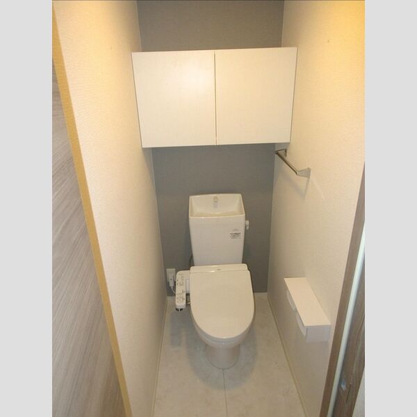 セレスティア高島平105号室 トイレ温水洗浄便座