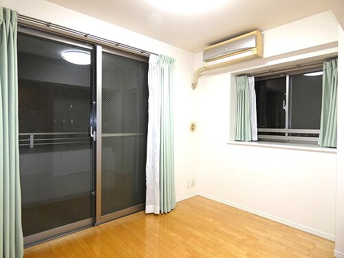 ライオンズステーションプラザ溝の口セントラルアベニュー8階 内装前６．４畳洋室※エアコンは撤去いたします