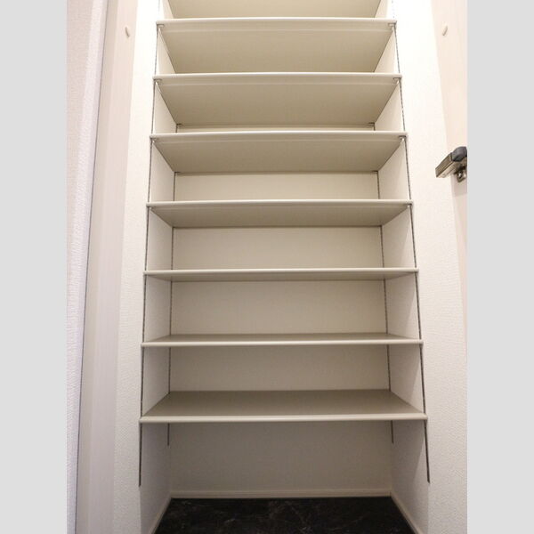 コンフォール東橋本2丁目301号室 シューズクローク