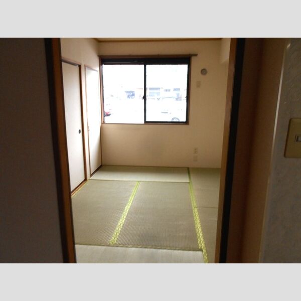 サンパレス青梅103号室 和室6帖