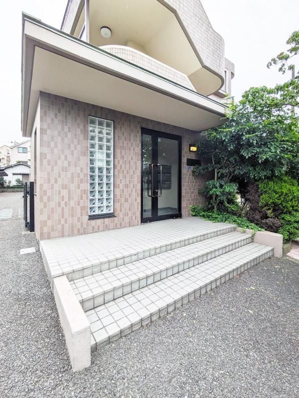 リヴェール石川台 エントランス