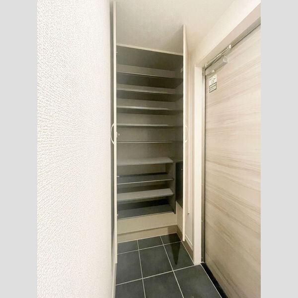 セレスティア江戸川Ⅲ101号室 靴箱