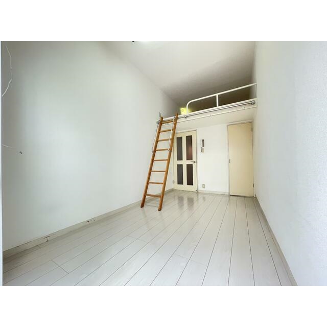 パレス等々力弐番館2階 別号室の写真です。