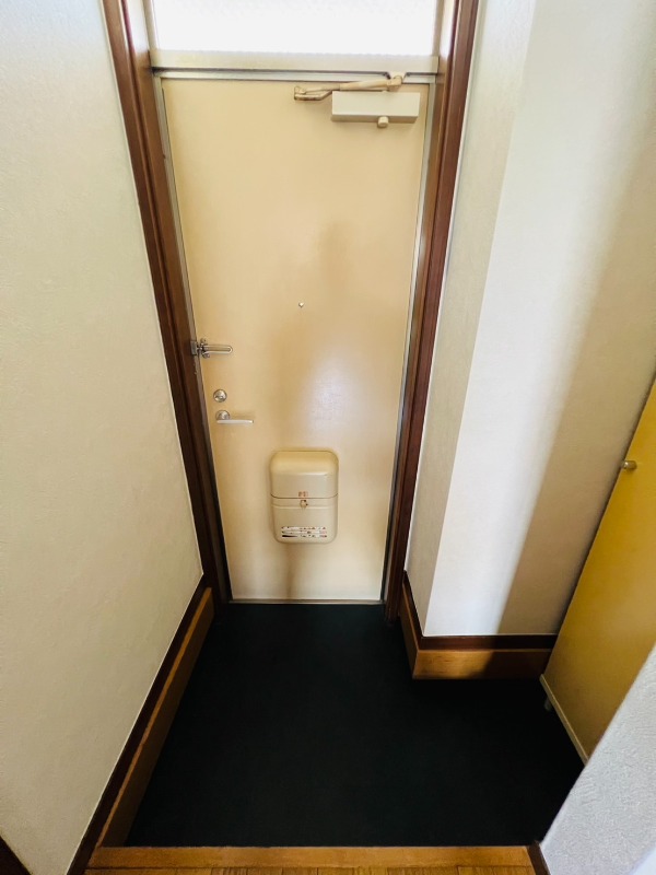 フローラマツノⅡ1階 玄関
