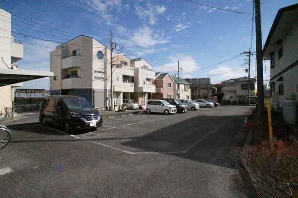 ドミールひばりヶ丘 駐車場