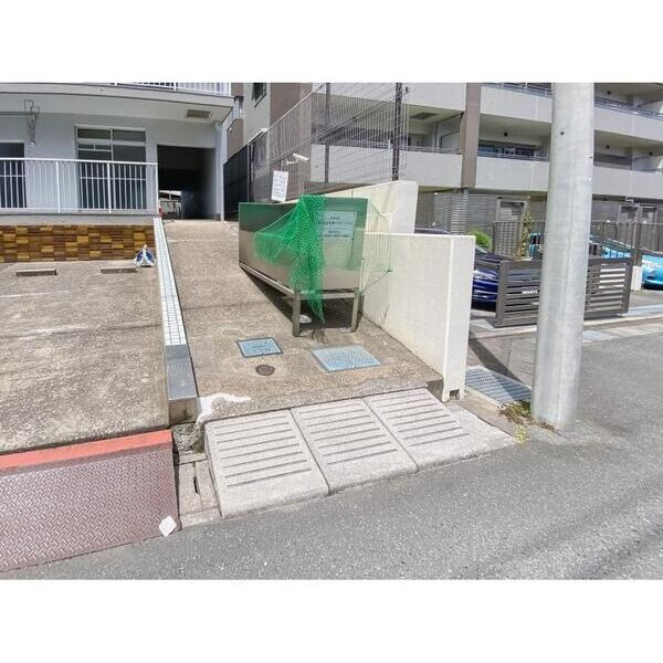 ハイム三栄 エントランス