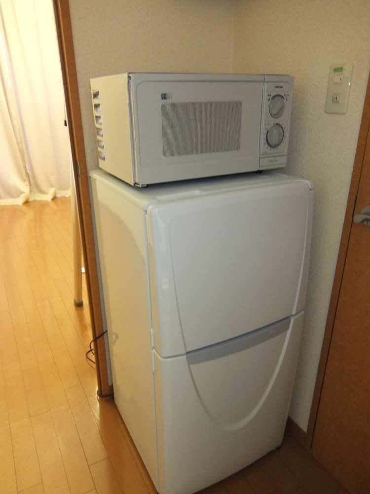 レオパレスコンフォートウッズⅡ107号室 電子レンジ・冷蔵庫付いてます