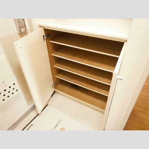 Bellevue壱番館205号室 ♪シューズボックス♪