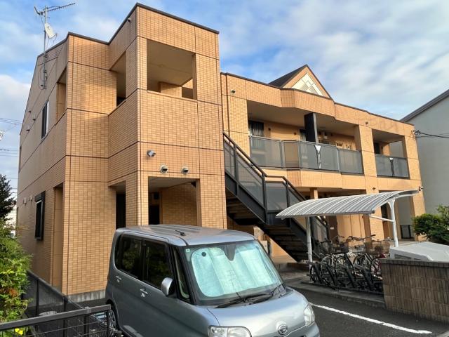 メゾン・オーガスト 外観写真（昼）