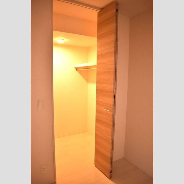 ブライトネス101号室 収納