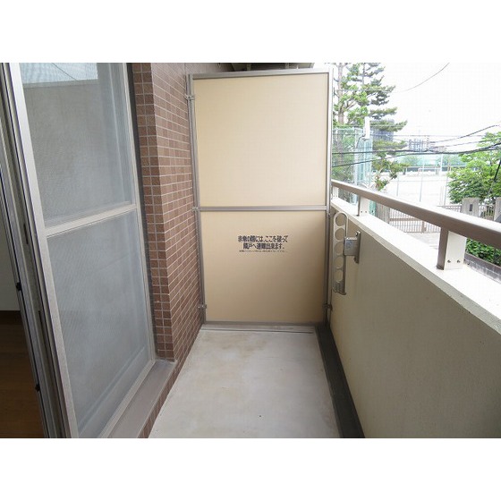 ヴィレッジ・イン・上高井戸0202号室 バルコニー