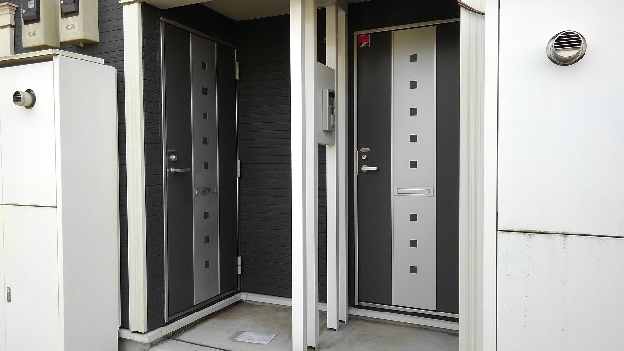 レオネクストタウンコート石塚 玄関