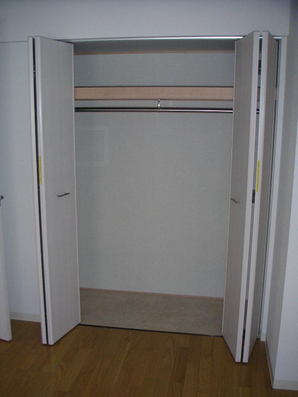 ラ・パラドール中山2階 収納