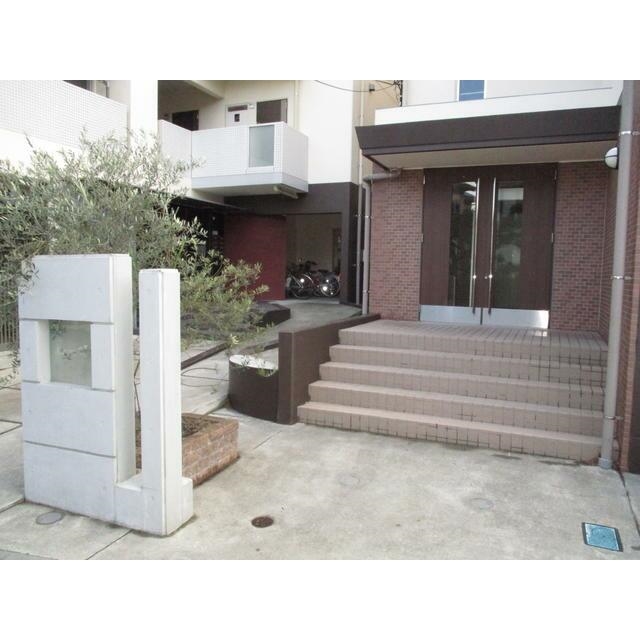 アゼリア鎌倉2階 エントランス