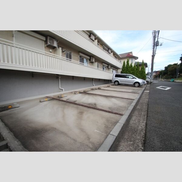 スカイハイツ 駐車場