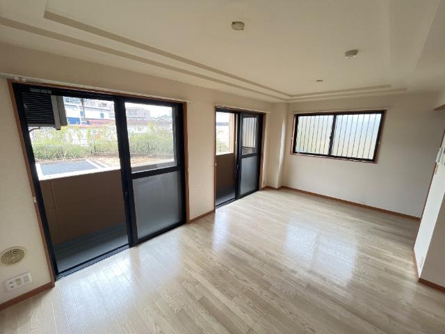 シャトー・ル・レーヴ壱番館108号室 リビング